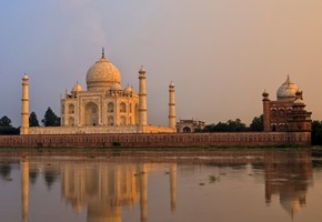 Tony Robinson Around the World by Train: India and Burma