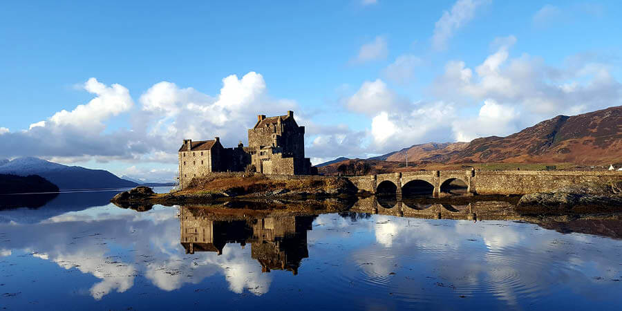 SCottish castle on the lake